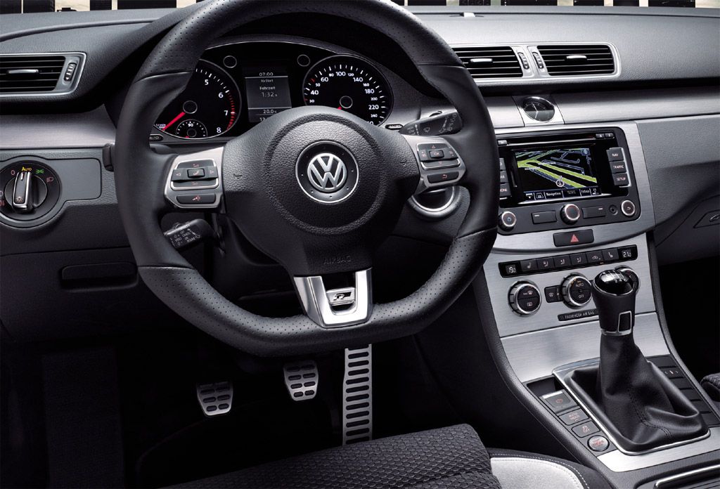 2013-Volkswagen-Passat-R-Line-9.jpg